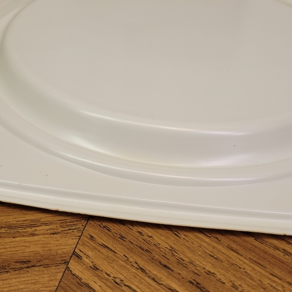 VINTAGE CHRISTMAS PLASTIC SERVING TRAY ~ 9” X 9” Christmas Tree Design - Picture 7 of 9